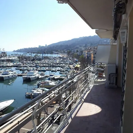 Seafront One-bedroom With Amazing View Apartment